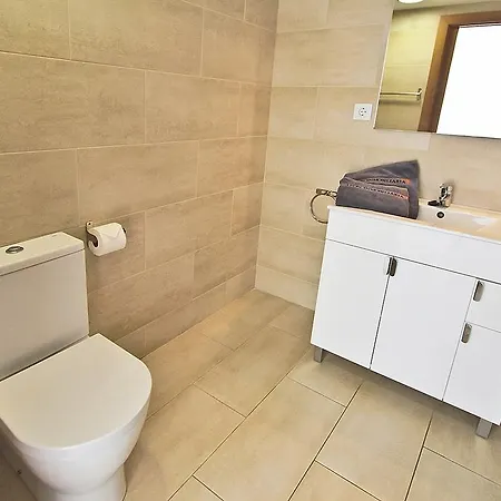 Leon Inmo Violetta, 2 A Apartment
